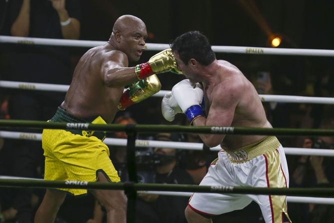 Anderson Silva discloses startling secret clause from Chael Sonnen boxing match: "It wasn't allowed"
