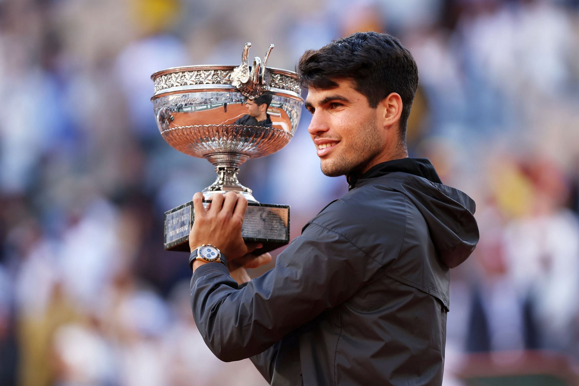 Carlos Alcaraz with the 2024 French Open trophy.