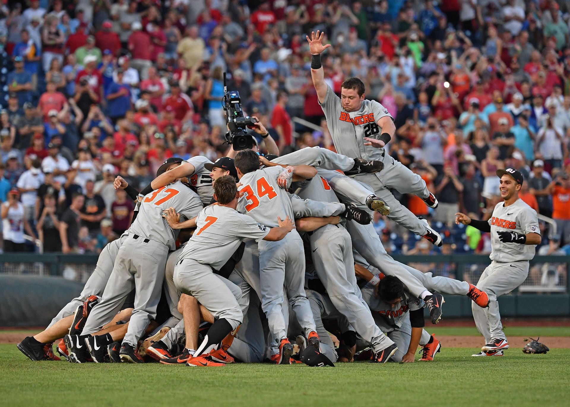 College World Series - Arkansas v Oregon State - Game Three