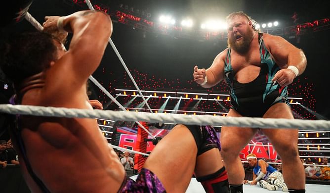WWE में पूर्व चैंपियन का हाल हुआ बेहाल, दो दिन पहले सपना हुआ चकनाचूर, फिर मॉन्स्टर के खिलाफ मिली हार और अब अपने ही दोस्त ने उठाया हाथ