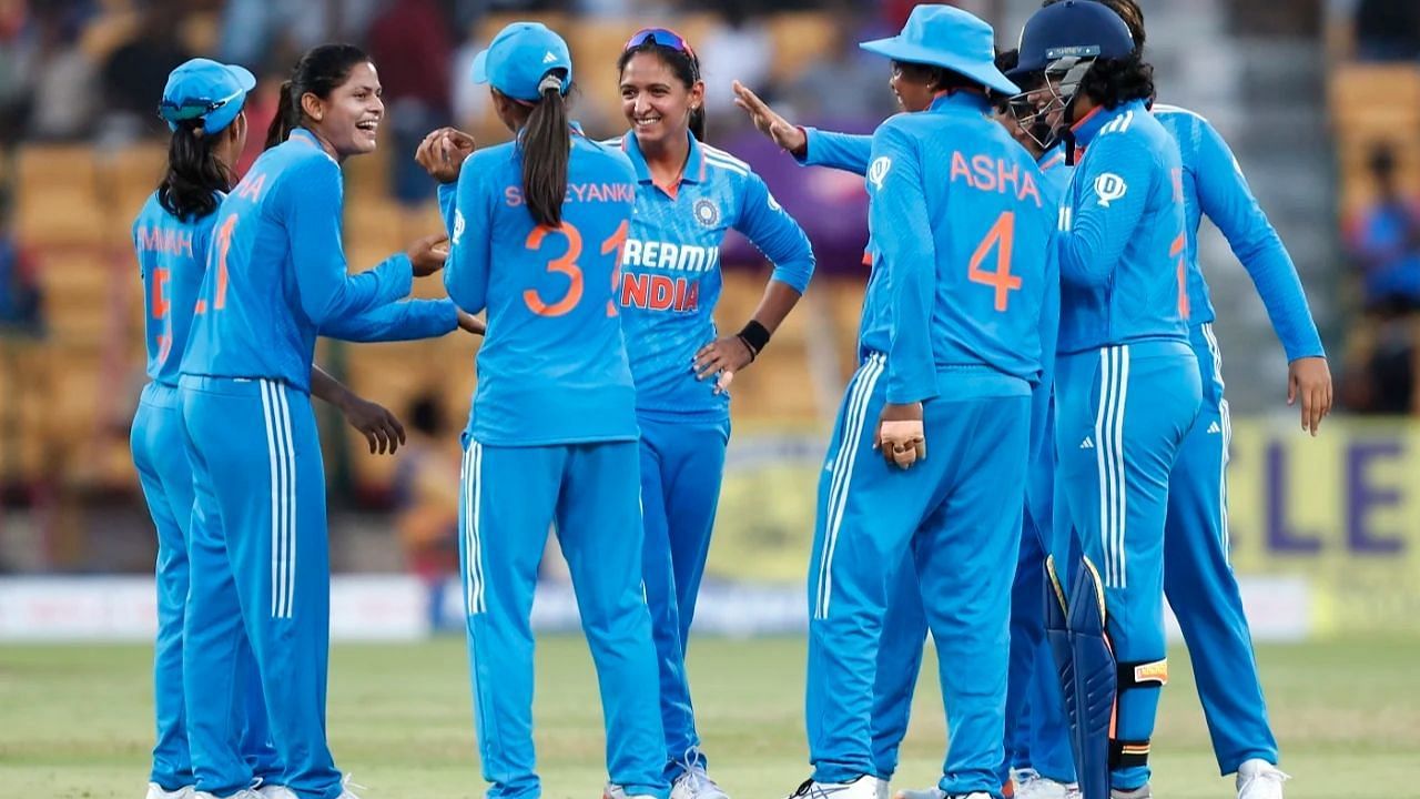 भारतीय टीम हुई शबनम शकील की एंट्री (Photo Courtesy: BCCI)                               