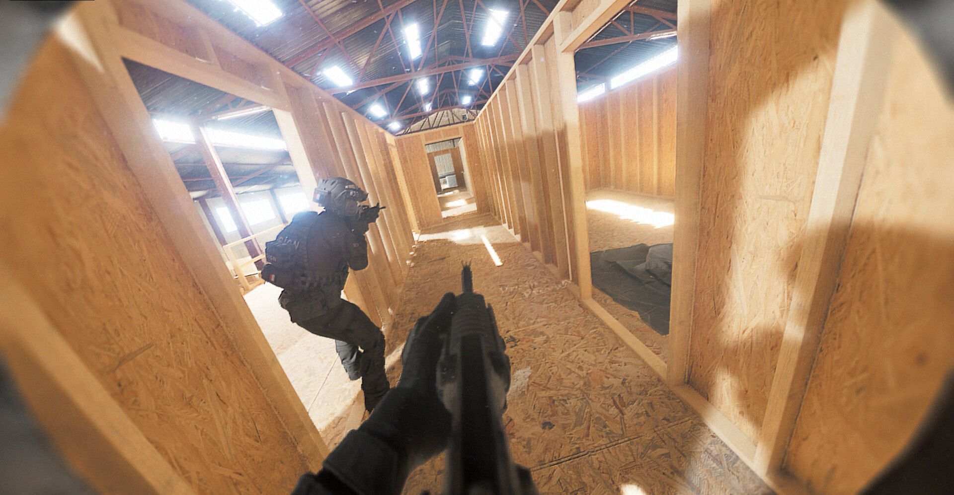 Two Operators in Bodycam FPS game clearing a hallway