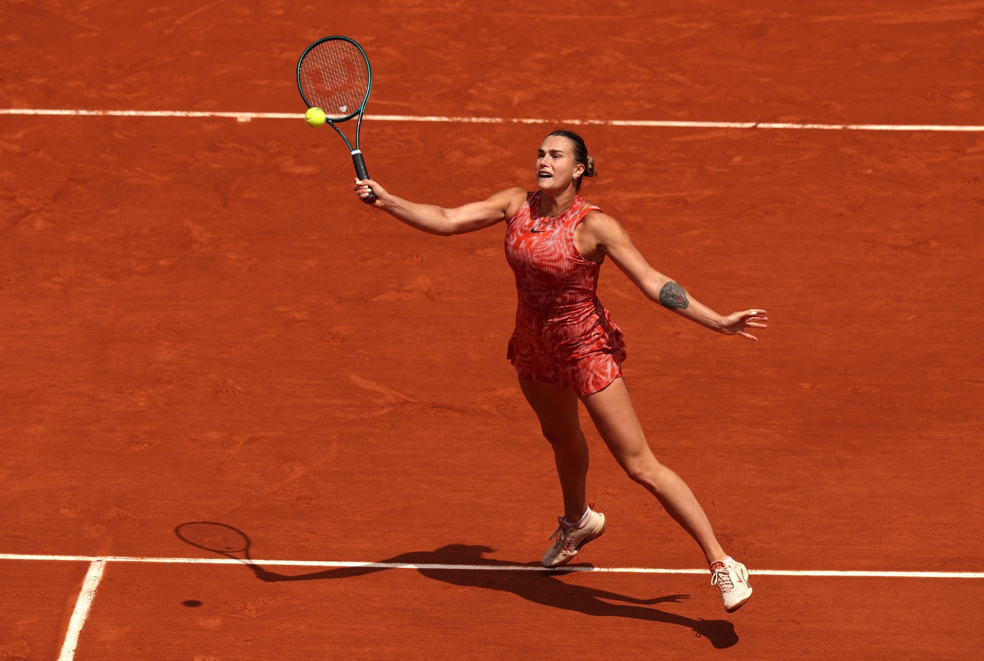 Aryna Sabalenka attempts to hit a volley at the 2024 French Open. Photo: Getty