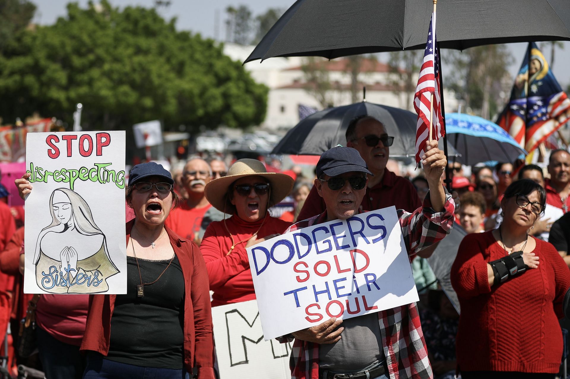 Protest in front of the Dodgers&#039; stadium | Photo: GETTY