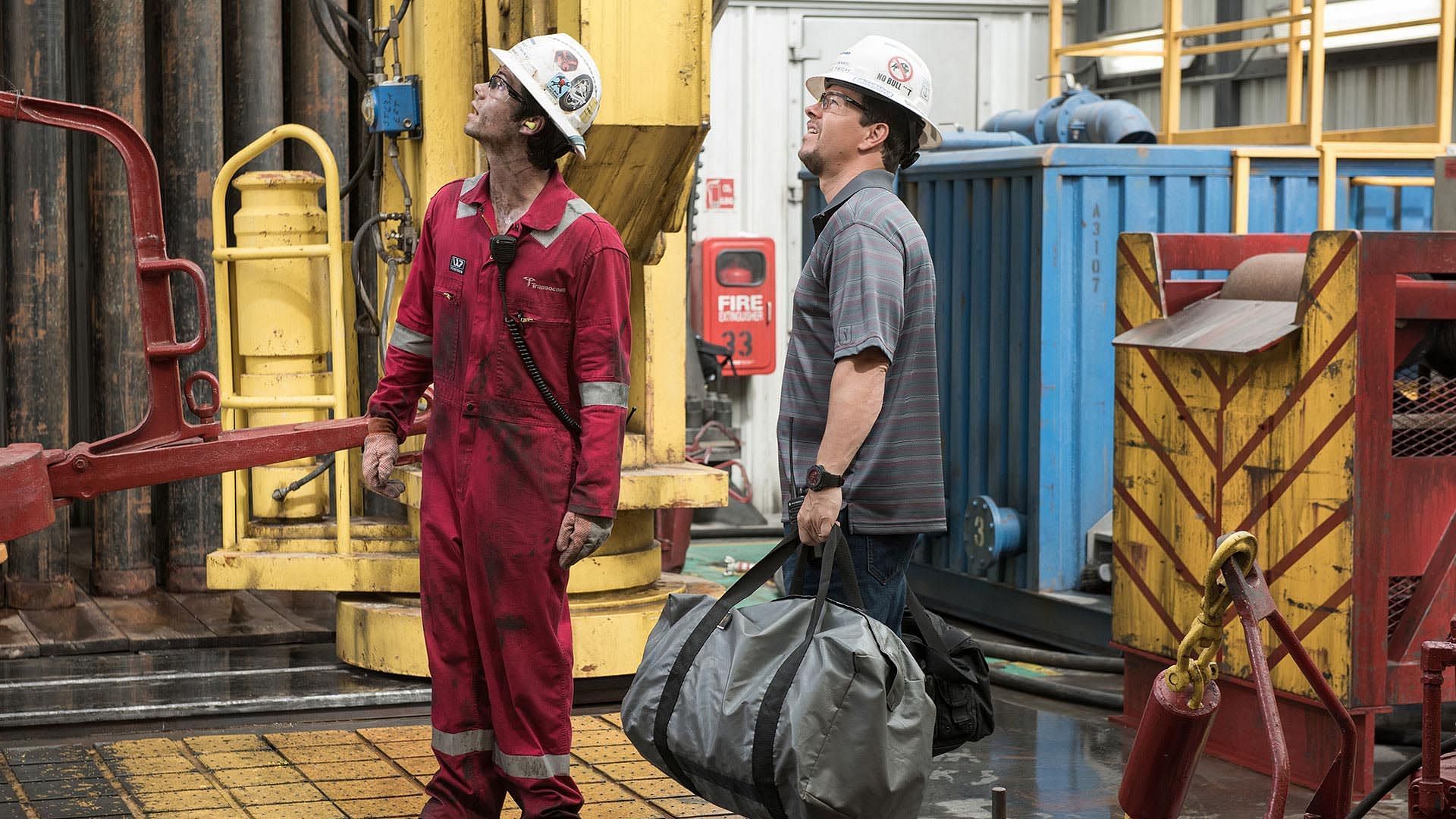 Caleb Holloway and Mike Williams in Deepwater Horizon (Image via Lionsgate)