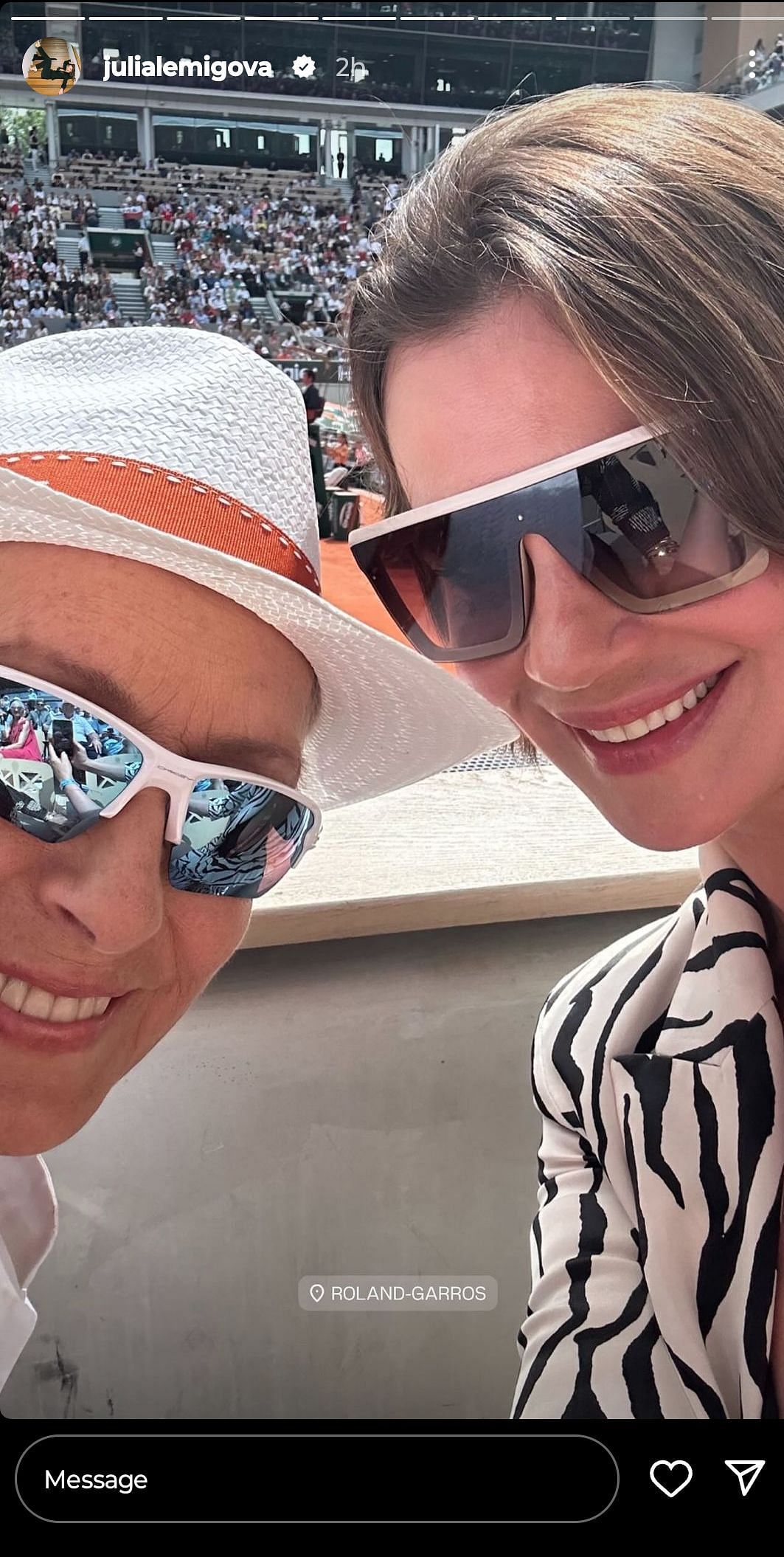 Navratilova (L) and Lemigova (R) all smiles at Roland Garros