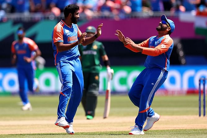 "Do you ask Rohit Sharma and Virat Kohli to bat at 5 or 6?" - Sunil Gavaskar on Jasprit Bumrah not being given 1st over in India's win vs Pakistan