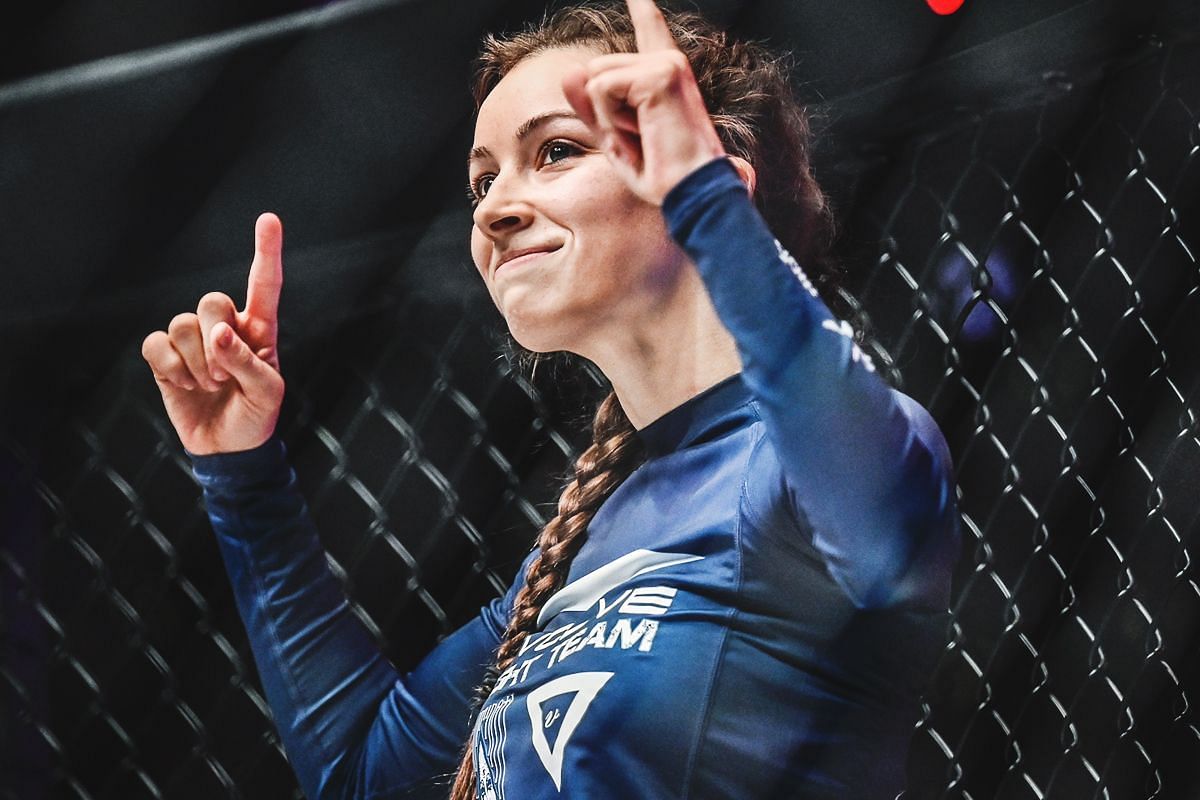 Danielle Kelly ONE Championship: WATCH: Atomweight submission grappling ...