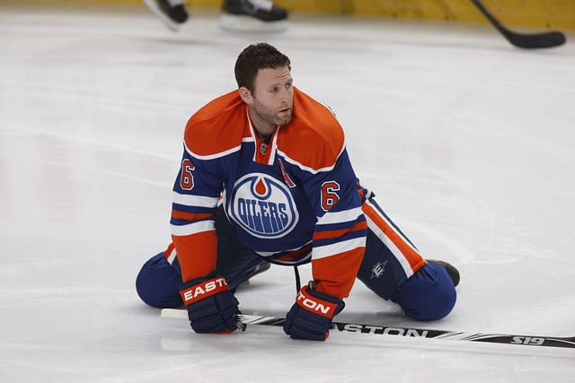 Chicago Black Hawks v Edmonton Oilers