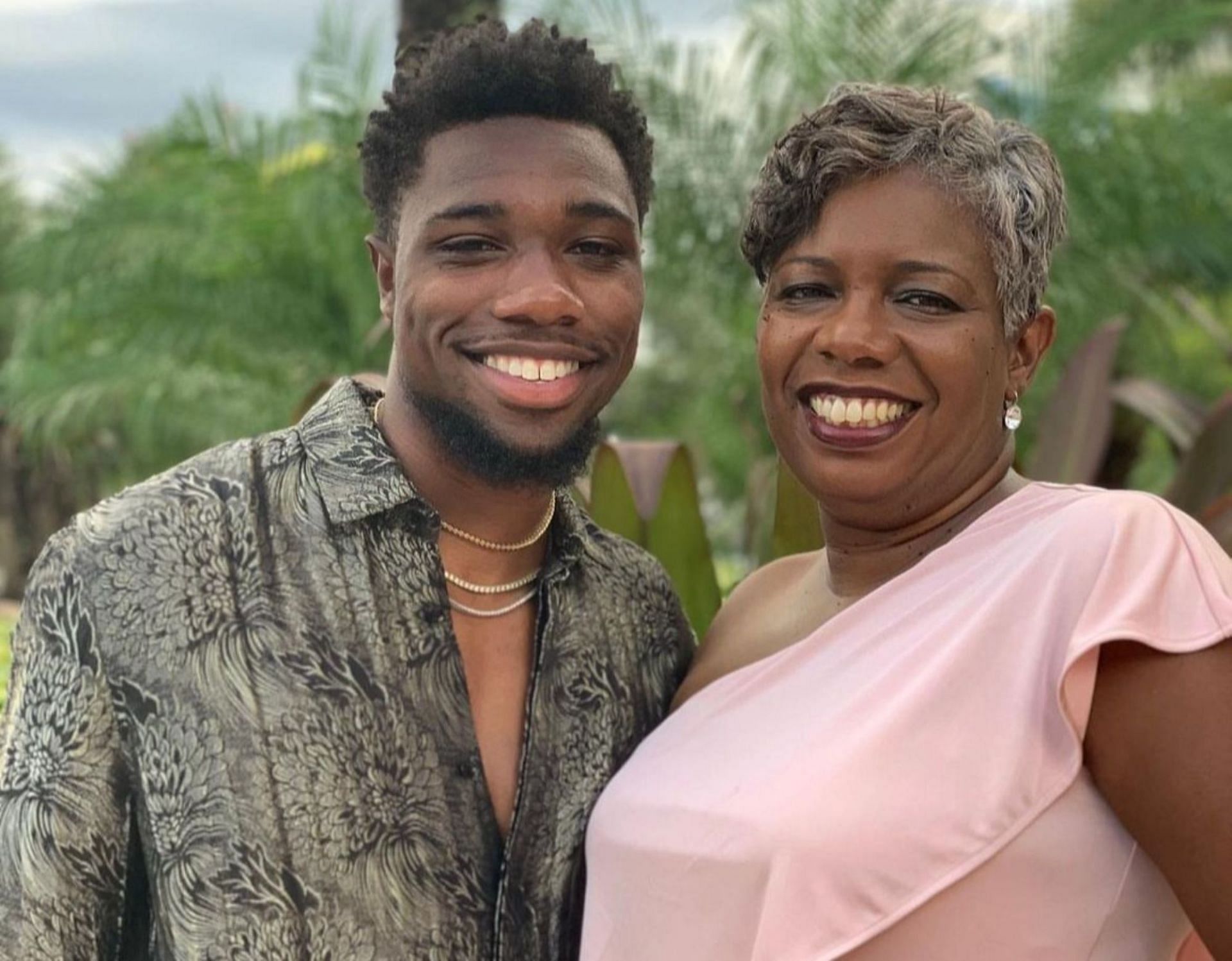 Noah Lyles and his mother