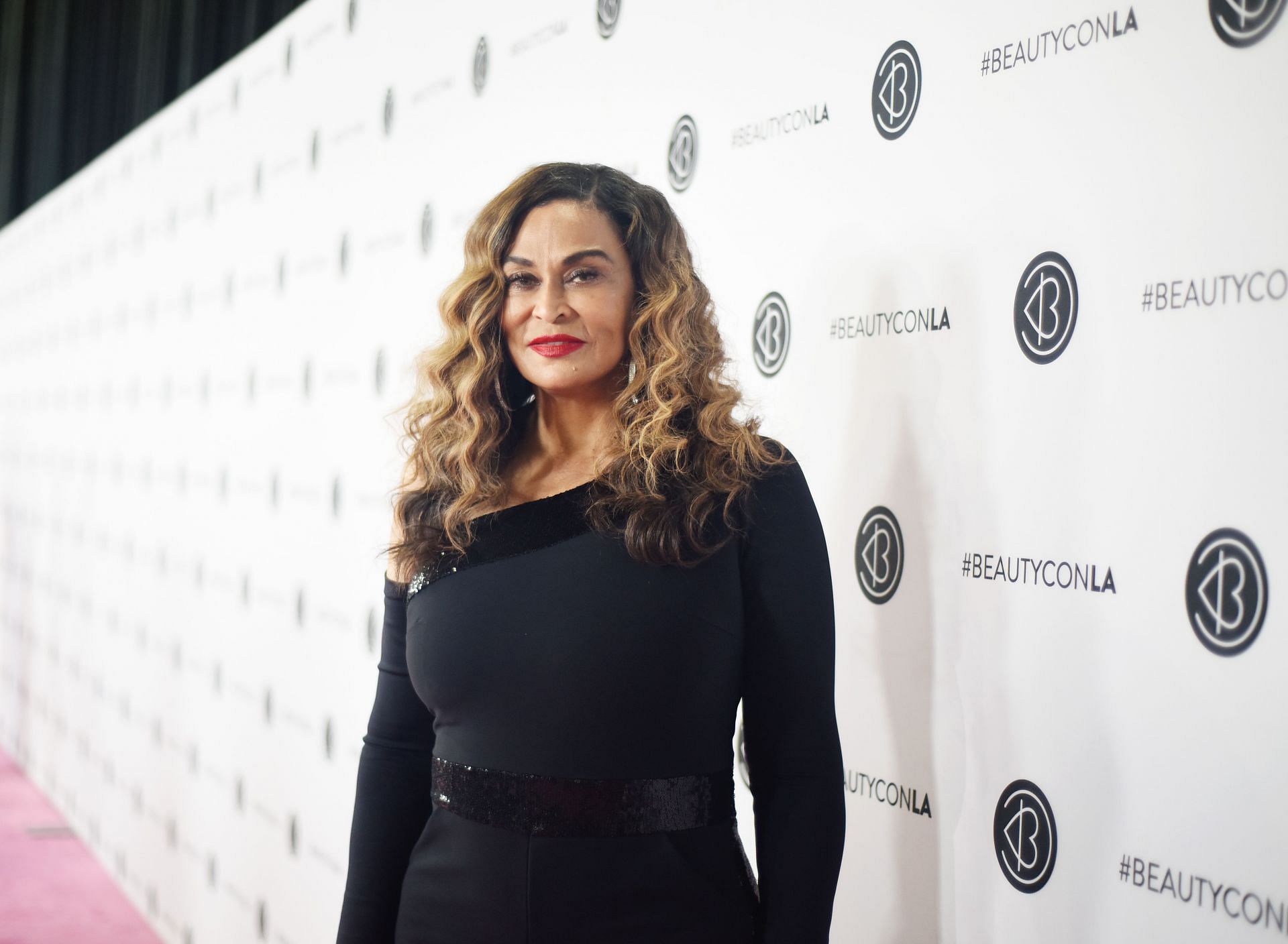 Tina Knowles at Beautycon Festival Los Angeles 2019 (Photo by Araya Diaz/Getty Images for Beautycon)
