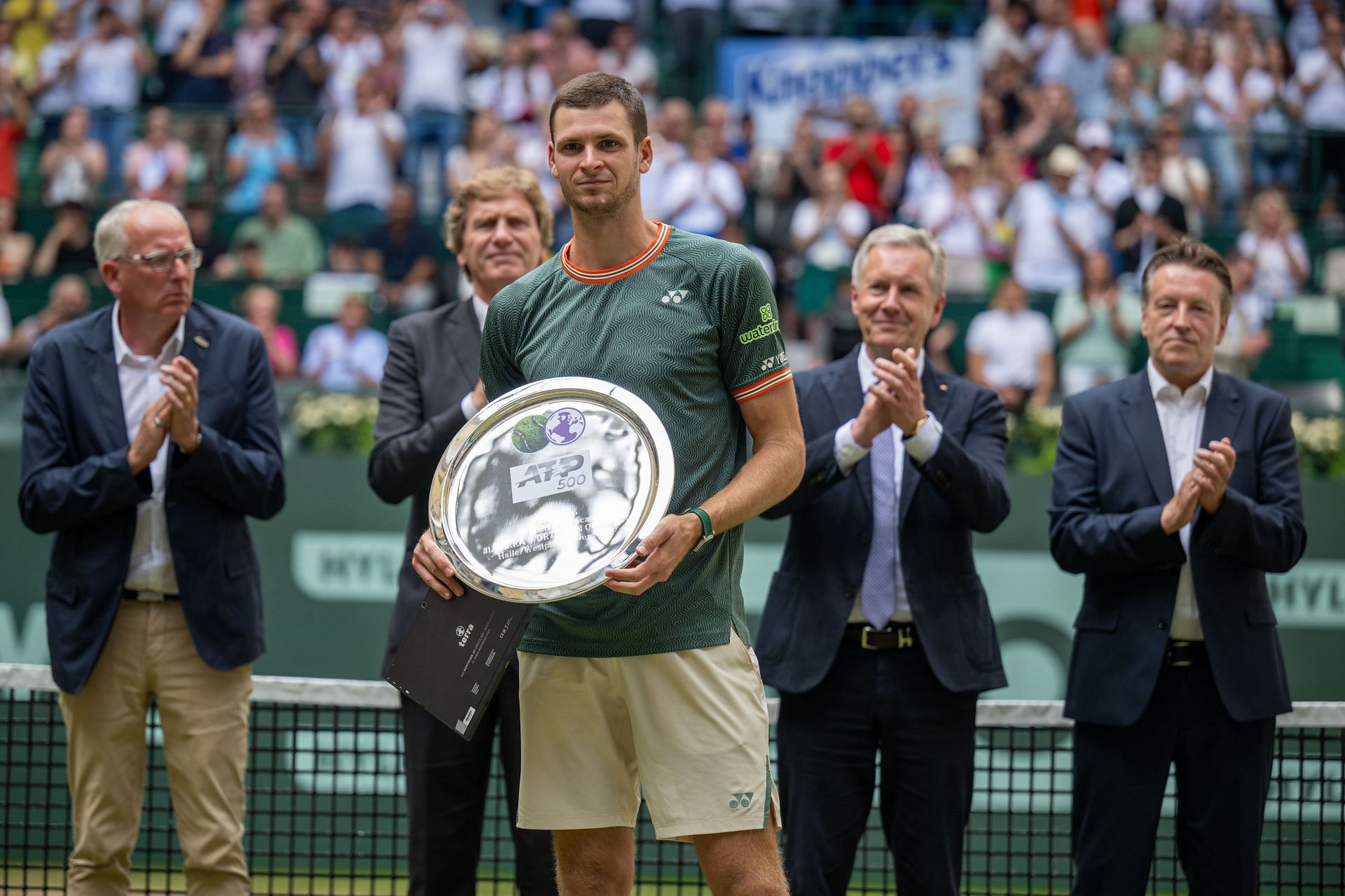 Hubert Hurkacz with his runner-up trophy in Halle