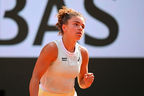 Jasmine Paolini celebrates a point during the 2024 French Open semifinal against Mirra Andreeva