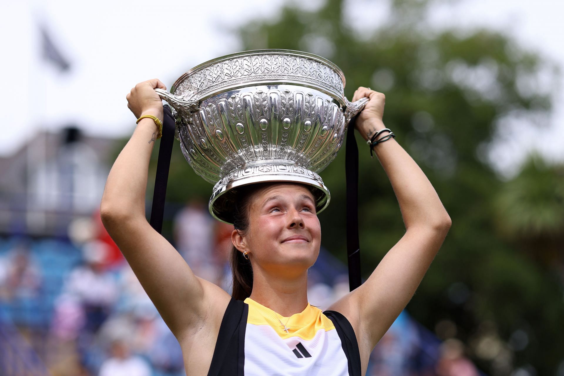 Daria Kasatkina with the Rothesay International Eastbourne trophy.