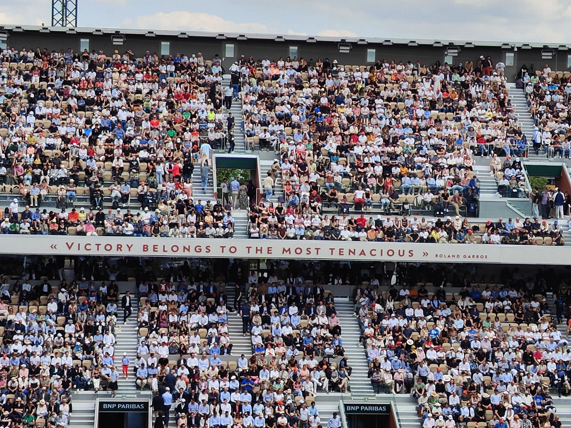 The famous quote 'Victory belongs to the most tenacious' on Court Philippe Chatrier