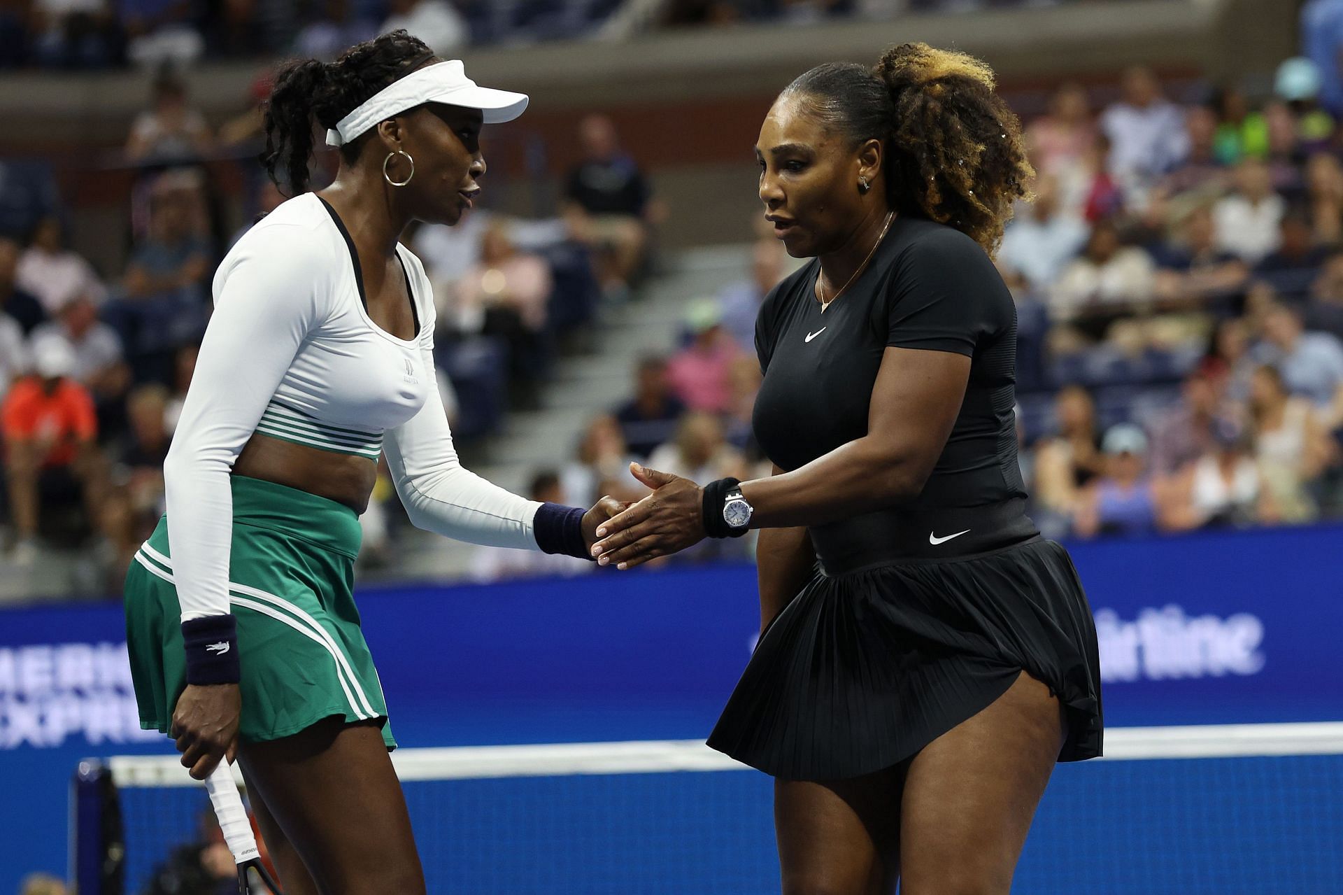 Venus Williams (L) and Serena Williams (R) at the 2022 US Open