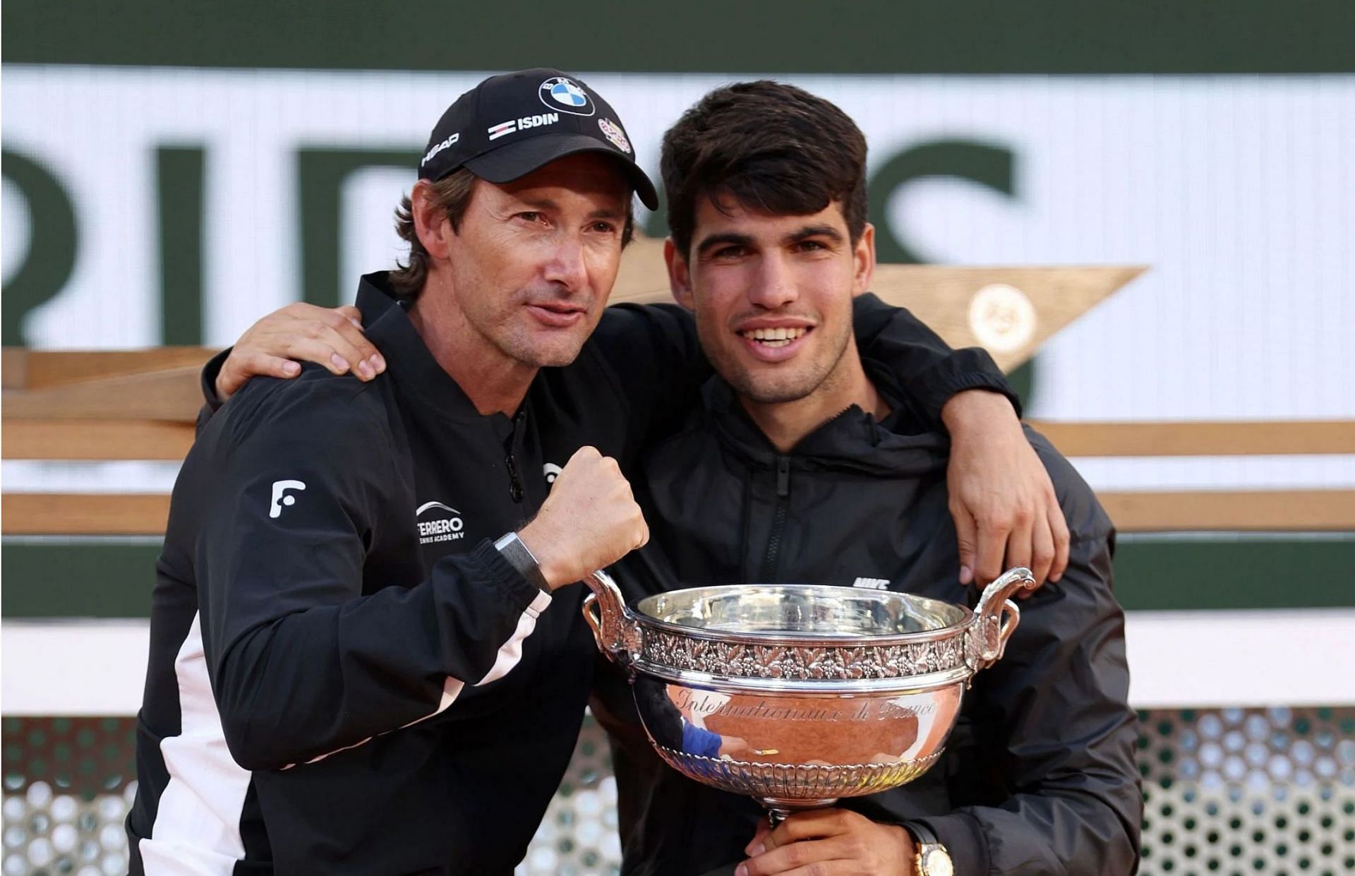 Carlos Alcaraz (R) pictured with his coach Juan Carlos Ferrero at the 2024 French Open (Image Source: Getty)