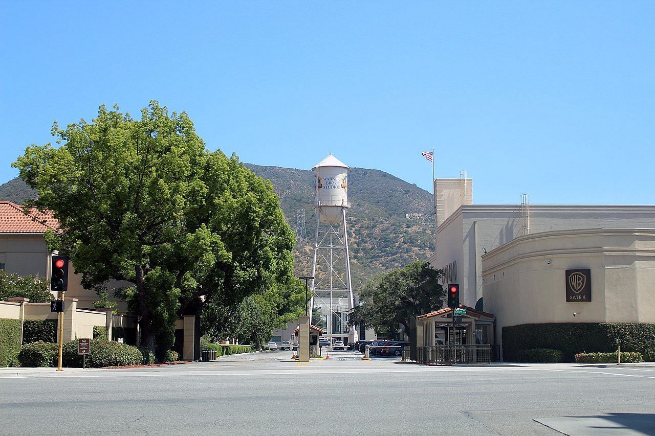 The cave scene was filmed in Warner Bros. Studios, Burbank, California. (Image via Warner Bros)