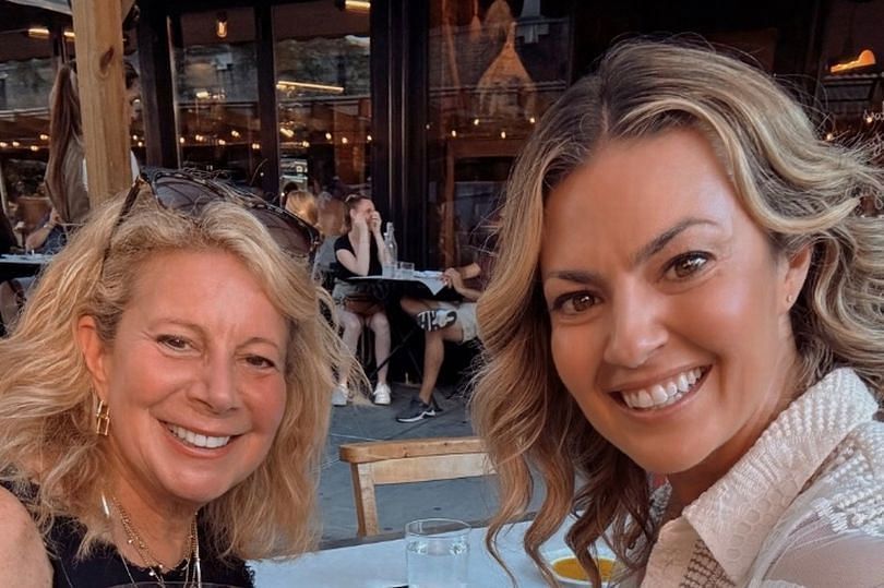 Amanda Balionis with her mother Dana (Image credit: @balionis/Instagram)