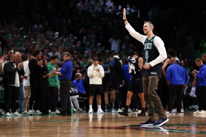 Watch: Boston favorite Zdeno Chara receives massive cheer from TD Garden crowd at NBA Finals
