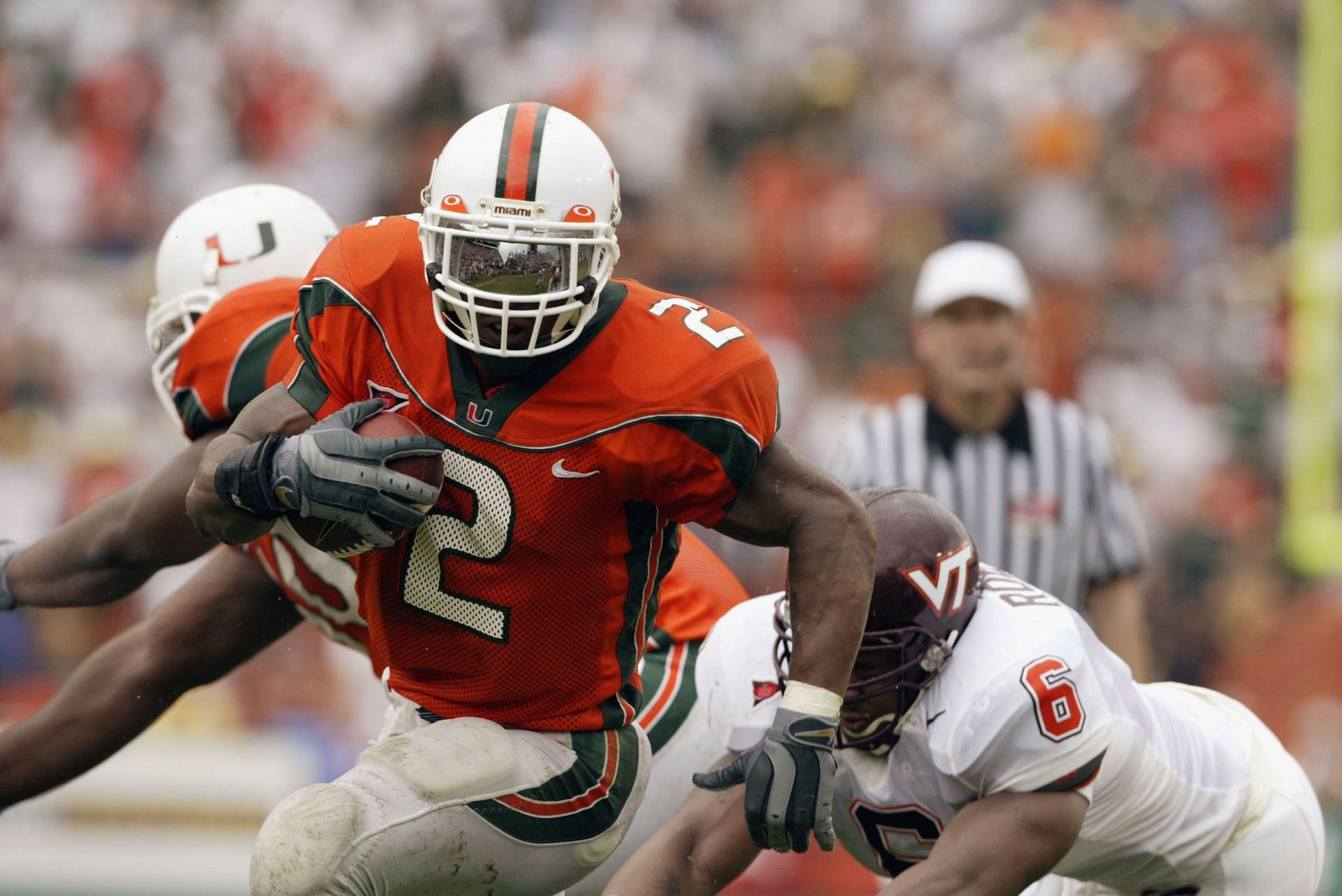 Willis McGahee evades a tackle