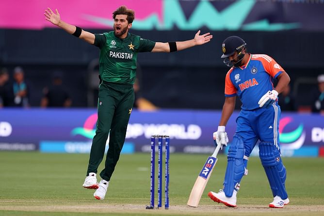 "Left-arm pacers and Indian batters hasn't been a good story" - Aakash Chopra picks Mitchell Starc as one of the threats for India vs Australia