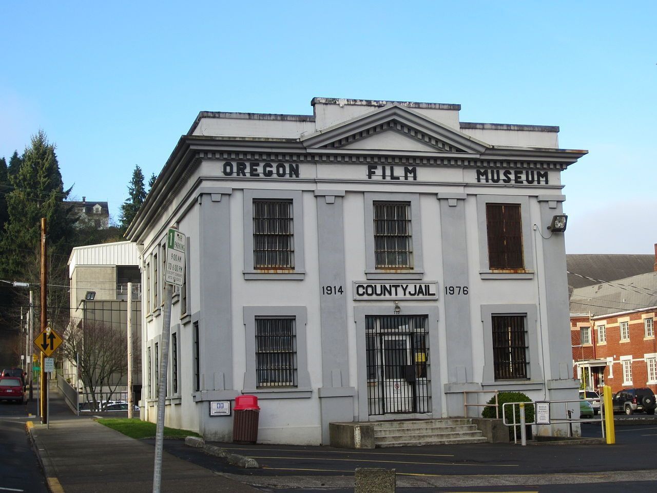 The Oregon Film Museum repurposed from the Clatsop County Jail (Image via Wikimedia Commons)