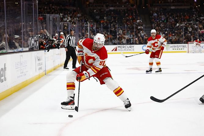 NHL Trade Rumors: Analyst urges Toronto Maple Leafs to wait on $49,000,000 center before deciding on Domi & Bertuzzi extensions