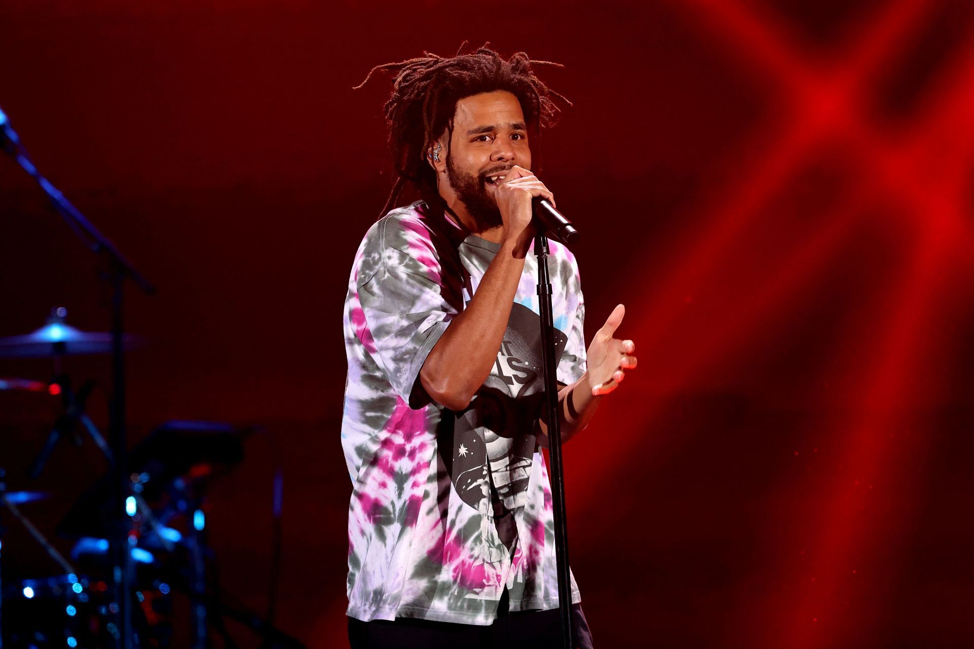 J. Cole, the acclaimed rapper (Image via Getty)