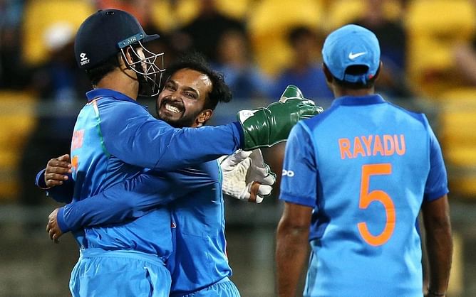 T20 World Cup के बीच भारतीय क्रिकेटर ने अचानक किया संन्यास का ऐलान, एक हफ्ते में दो धाकड़ खिलाड़ियों की हुई विदाई