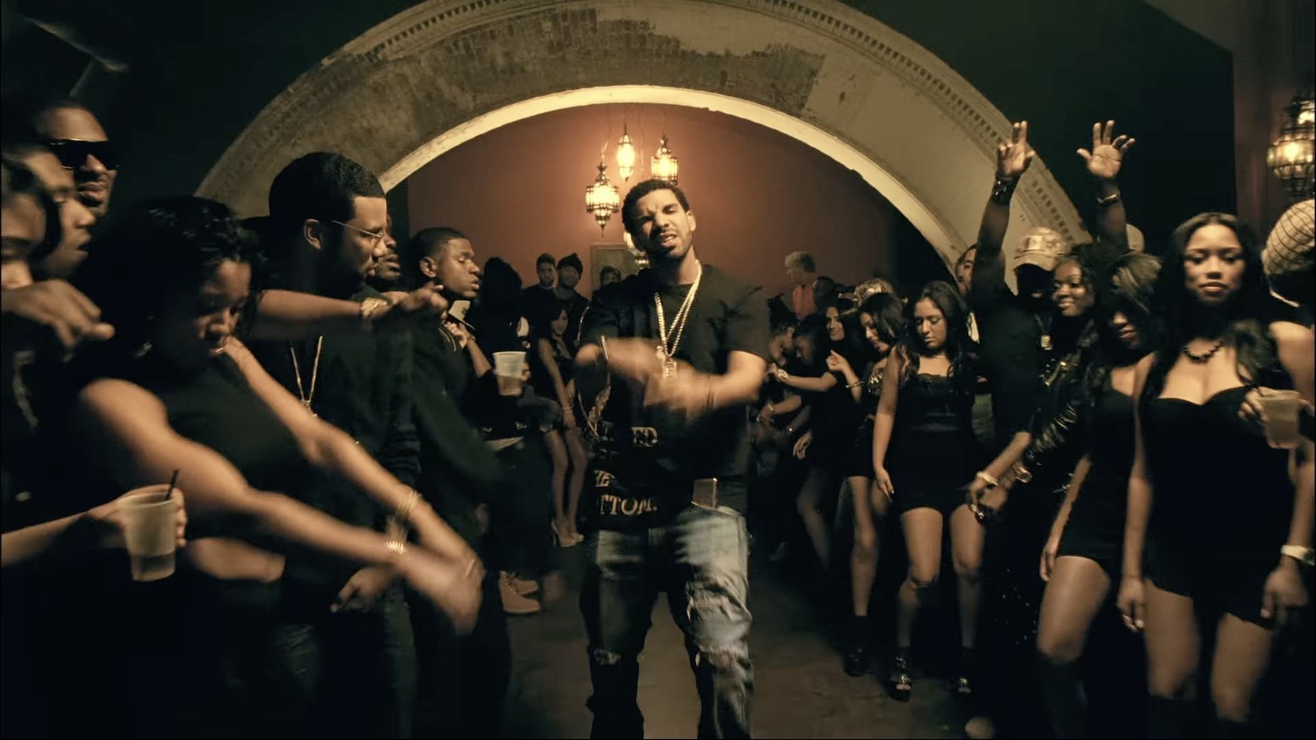 Drake in the music video for &#039;Started from the Bottom&#039; (Image via YouTube/@DrakeOfficial)