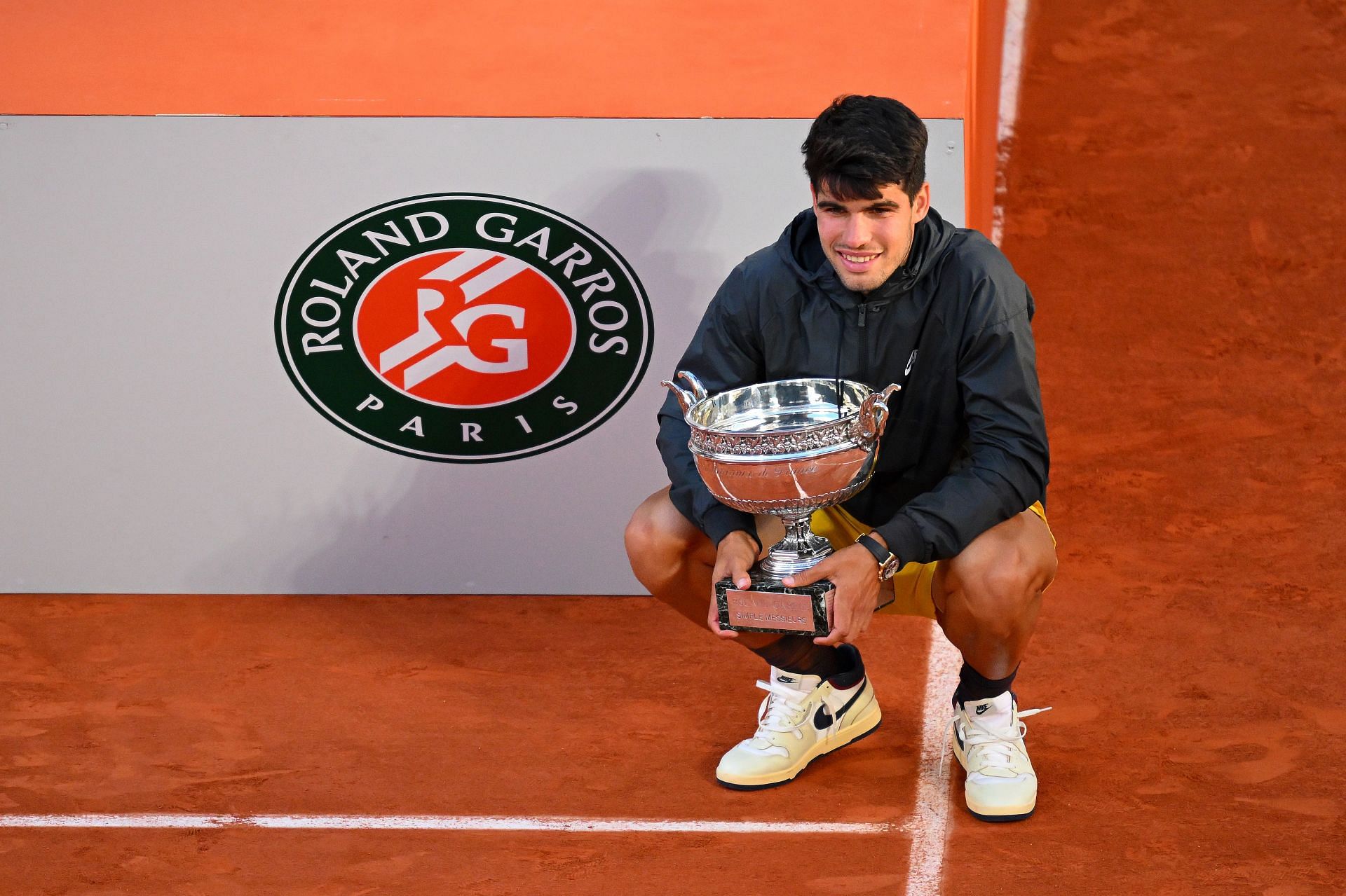 Carlos Alcaraz celebrates after winning the 2024 French Open men&#039;s singles title