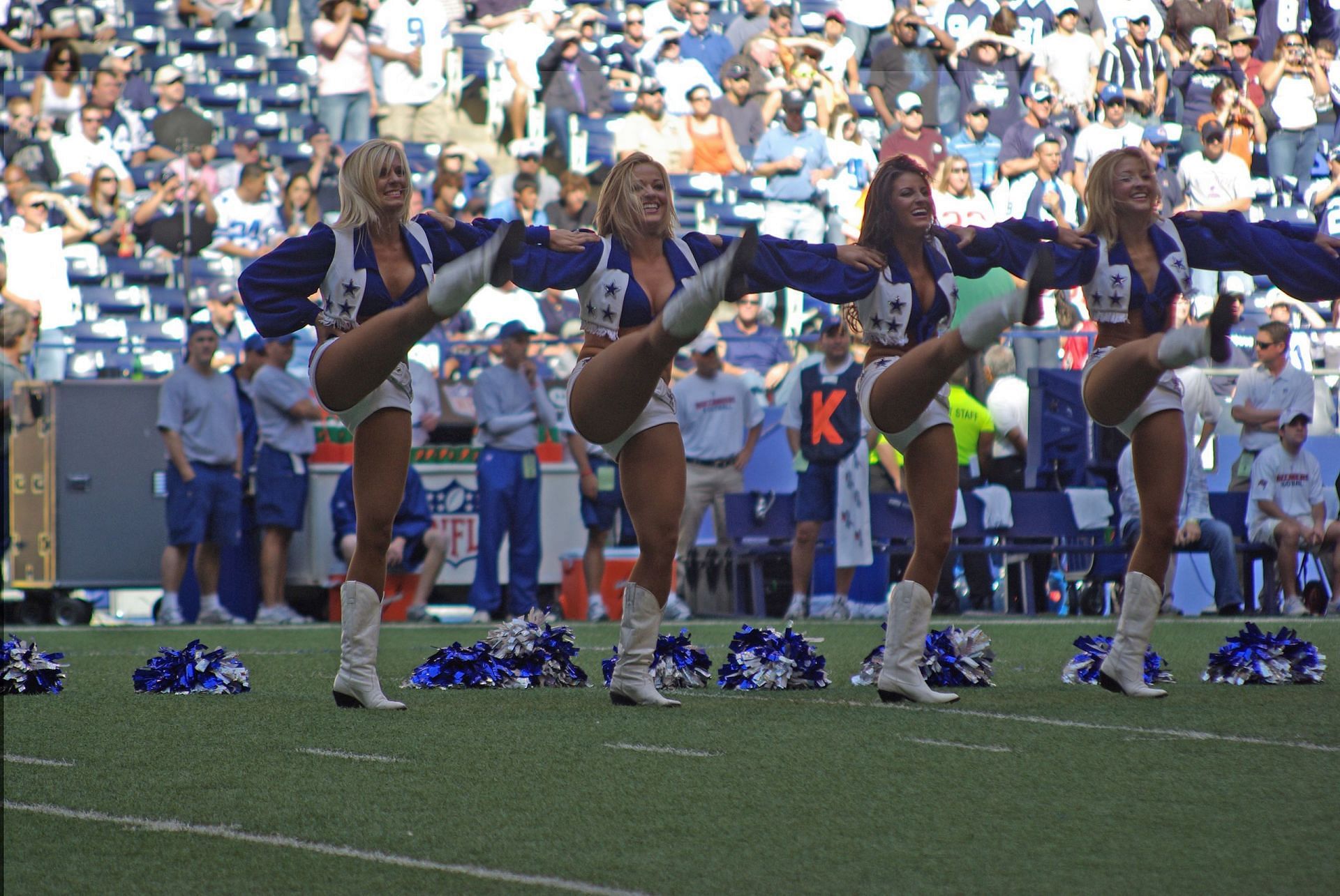 The Dallas Cowboys Cheerleaders have no hard tenure limit. (Image via Wikimedia Commons)