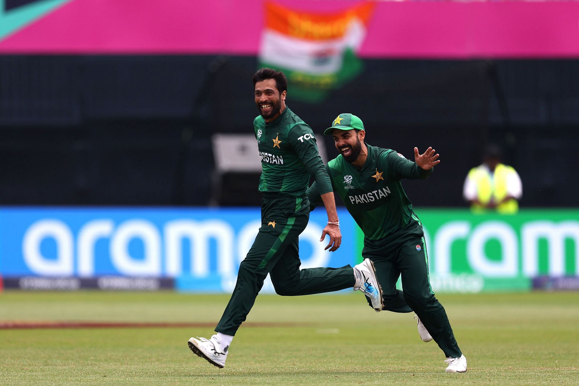 Mohammad Amir celebrates a wicket. (Credits: Getty)