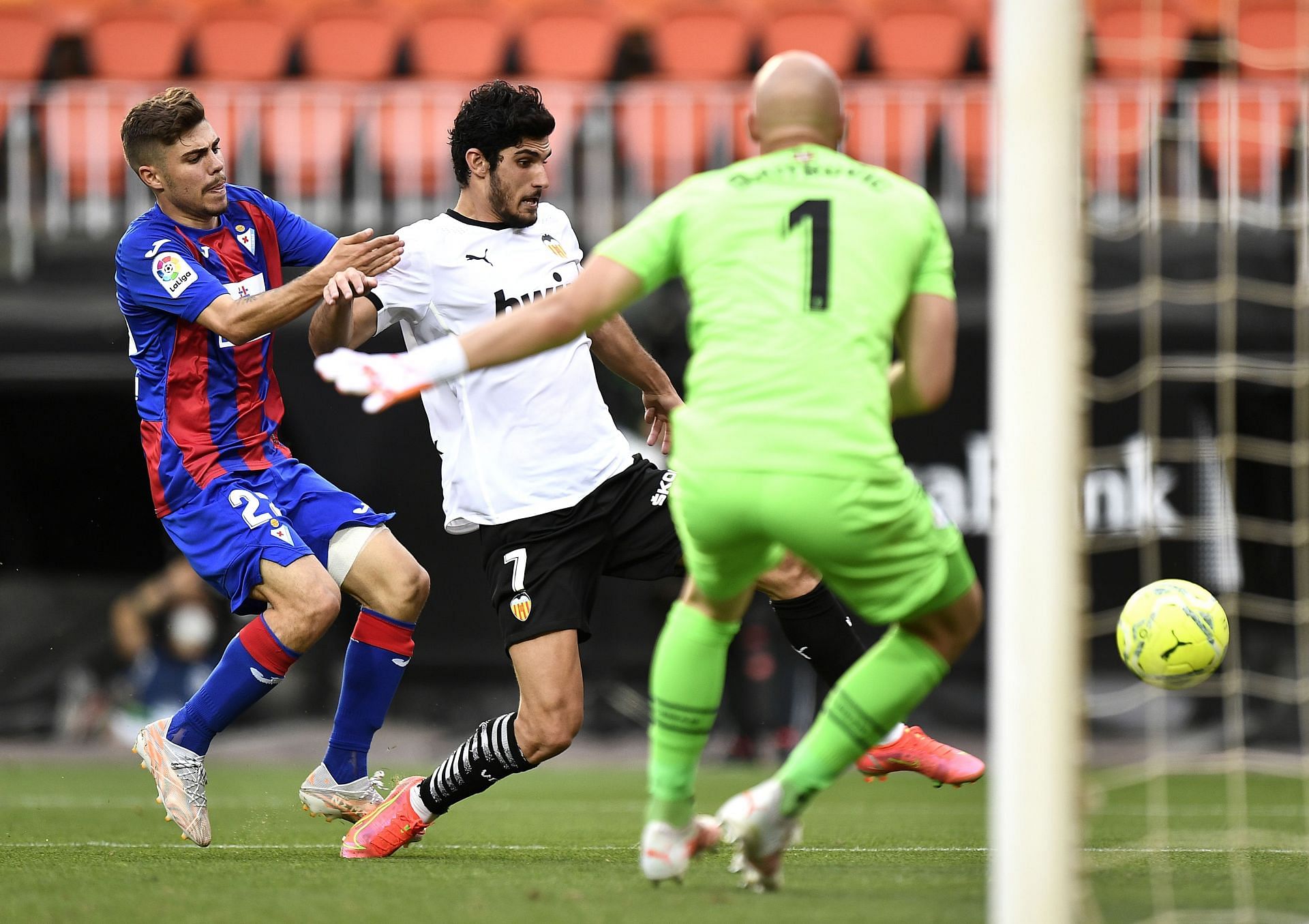 Valencia CF v SD Eibar - La Liga Santander