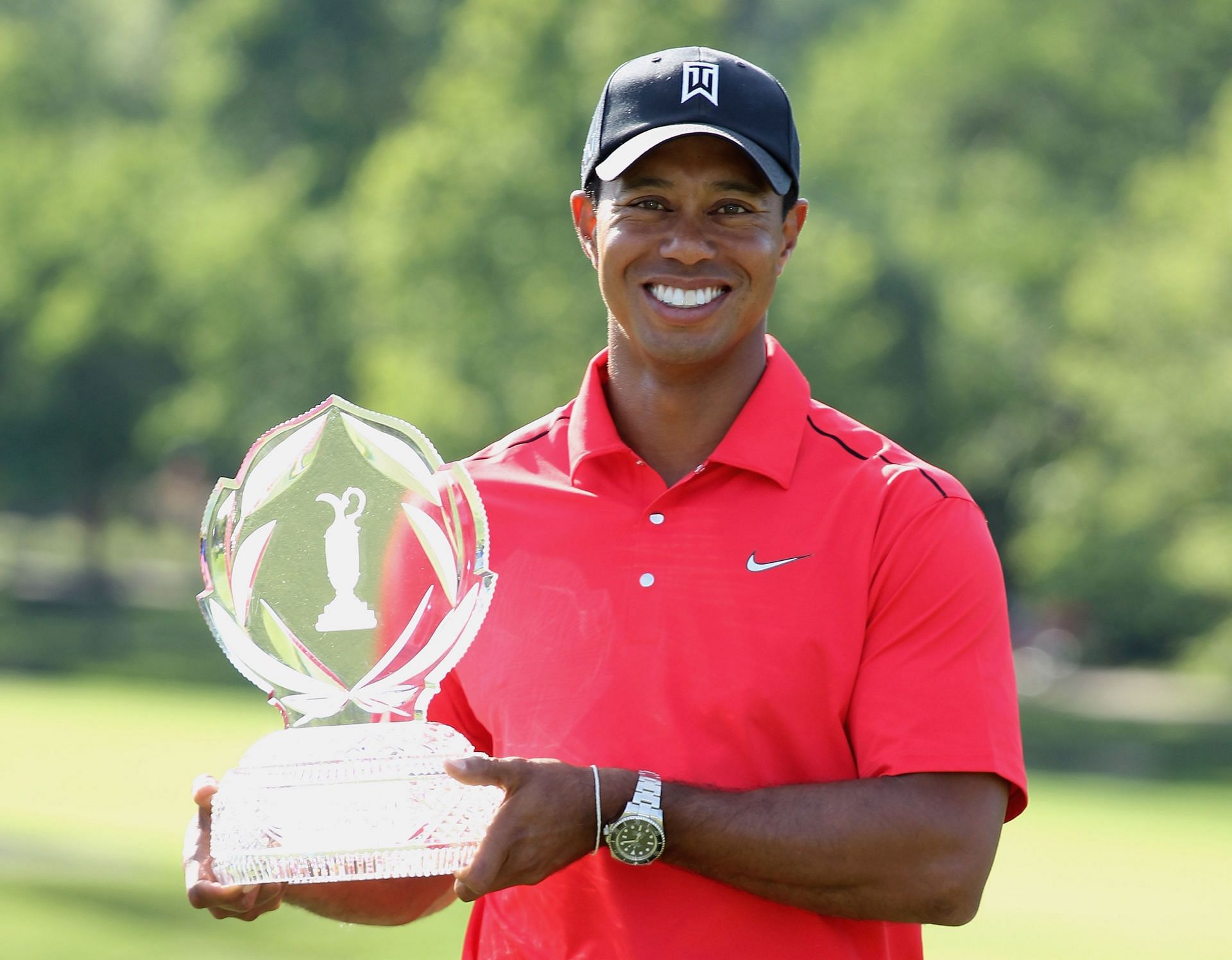 Woods after his victory at The Memorial Tournament, 2012 (Image via Getty).