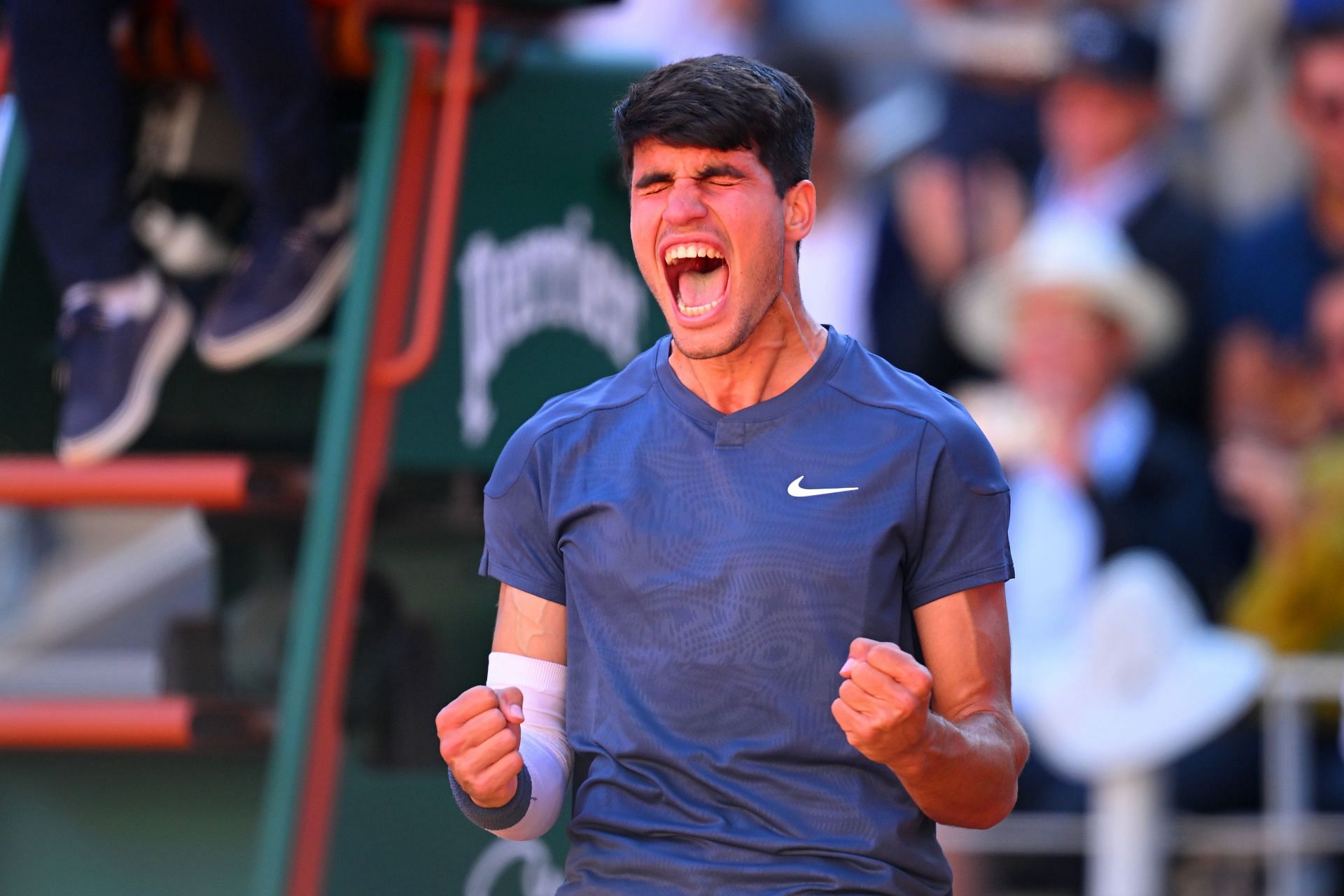 Carlos Alcaraz celebrates his win over Jannik Sinner in the pair&#039;s 2024 French Open semifinal