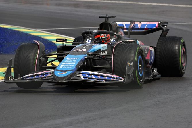 Alpine is looking to ditch Renault power units for the 2026 regulations, according to journalist