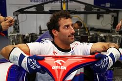 "NOT WITHOUT A FIGHT" - Daniel Ricciardo's handwritten message on his helmet for the F1 Spanish GP