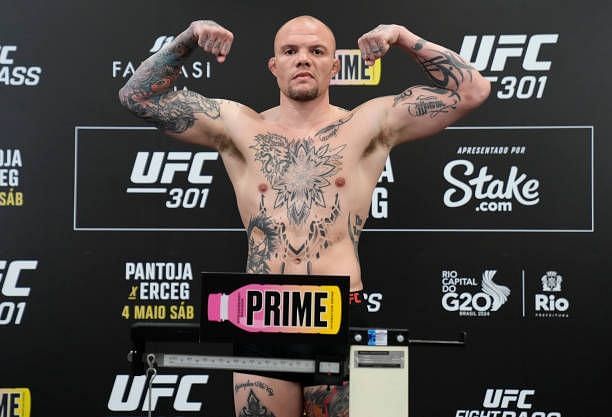 What is Anthony Smith&#039;s record?