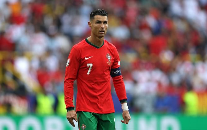 "Ronaldo is now a hindrance rather than a help" - Journalist urges Roberto Martinez to drop Cristiano Ronaldo from Portugal's Euro 2024 starting XI