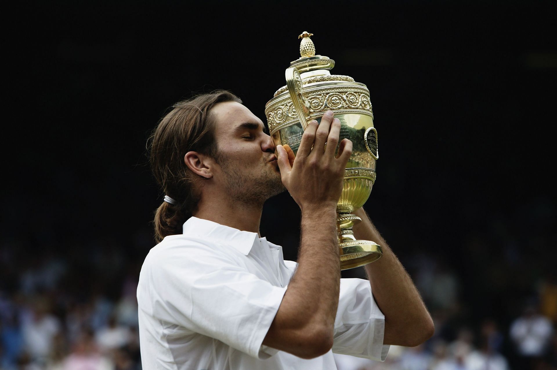 Roger Federer with the 2003 Wimbledon trophy (Source: Getty)