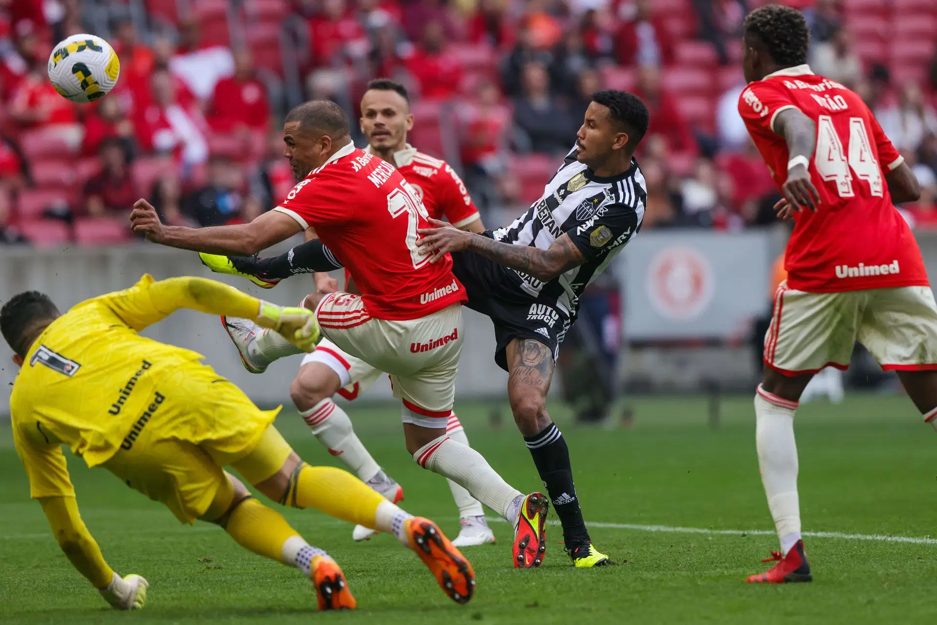 Internacional v Atletico Mineiro - Brasileirao 2022