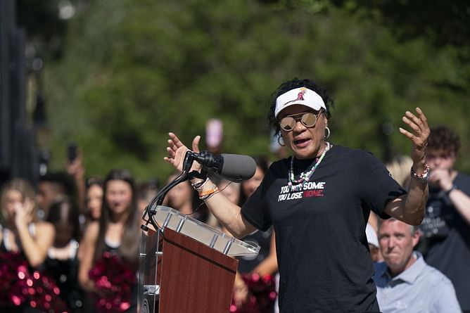"Nothing about us can be casual": South Carolina HC Dawn Staley once hyped up team with fiery speech during halftime against Duke