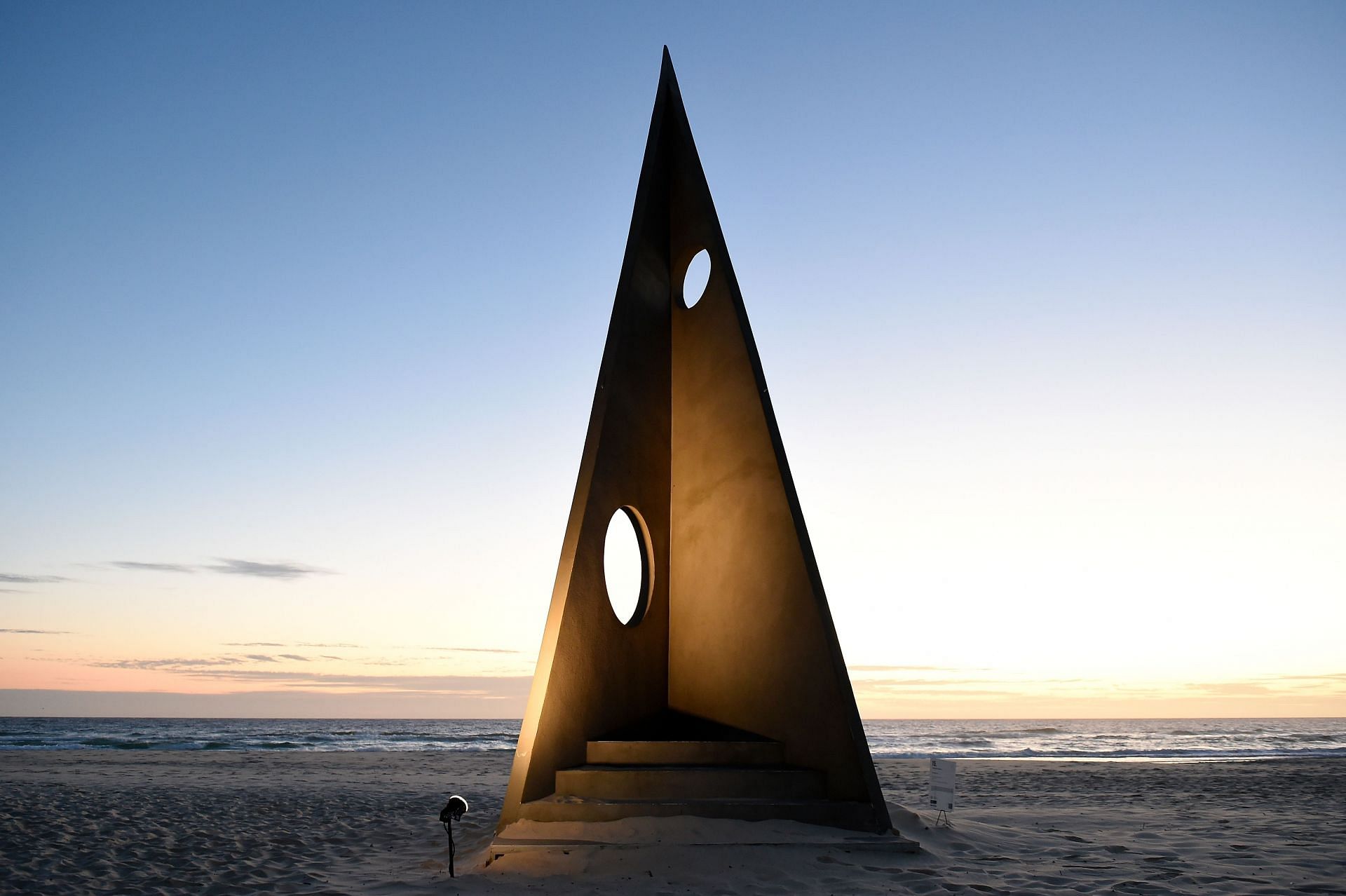 Queenslanders Enjoy 2021 Swell Sculpture Festival