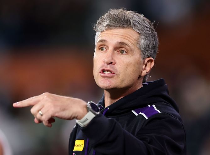 AFL Team News | Round 15: Fremantle names extended 26-man squad for Gold Coast clash, with Michael Walters ruled out due to a hamstring injury