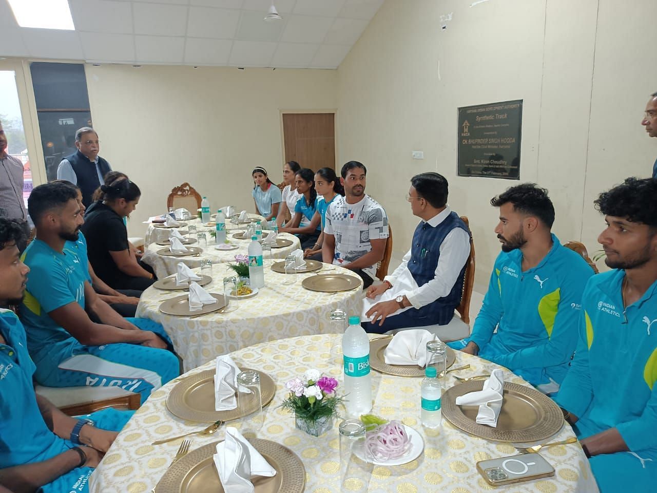 Mansukh Mandaviya shared a meal with the athletes (Image via PIBChandigarh/X)