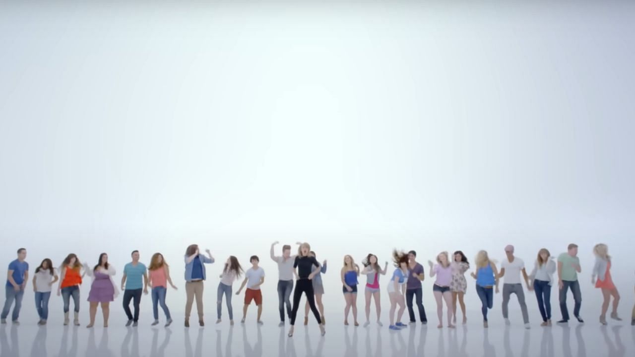 Fans in Shake It Off (Image via YouTube/Shake It Off MV)