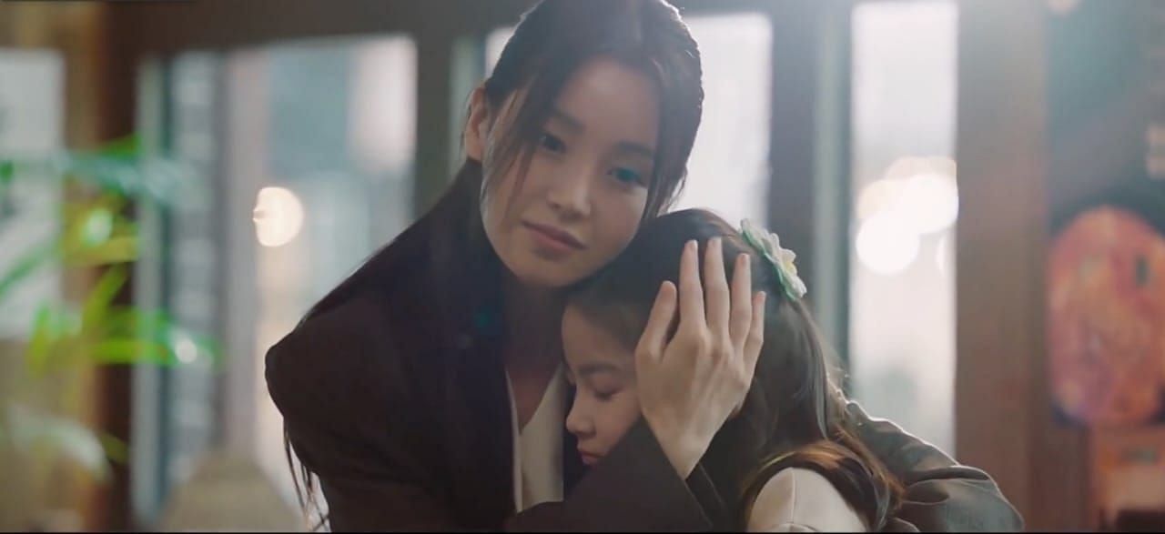 Baek Young-ok with her daughter, Mi-rae, in My Military Valentine (Image via Viki)