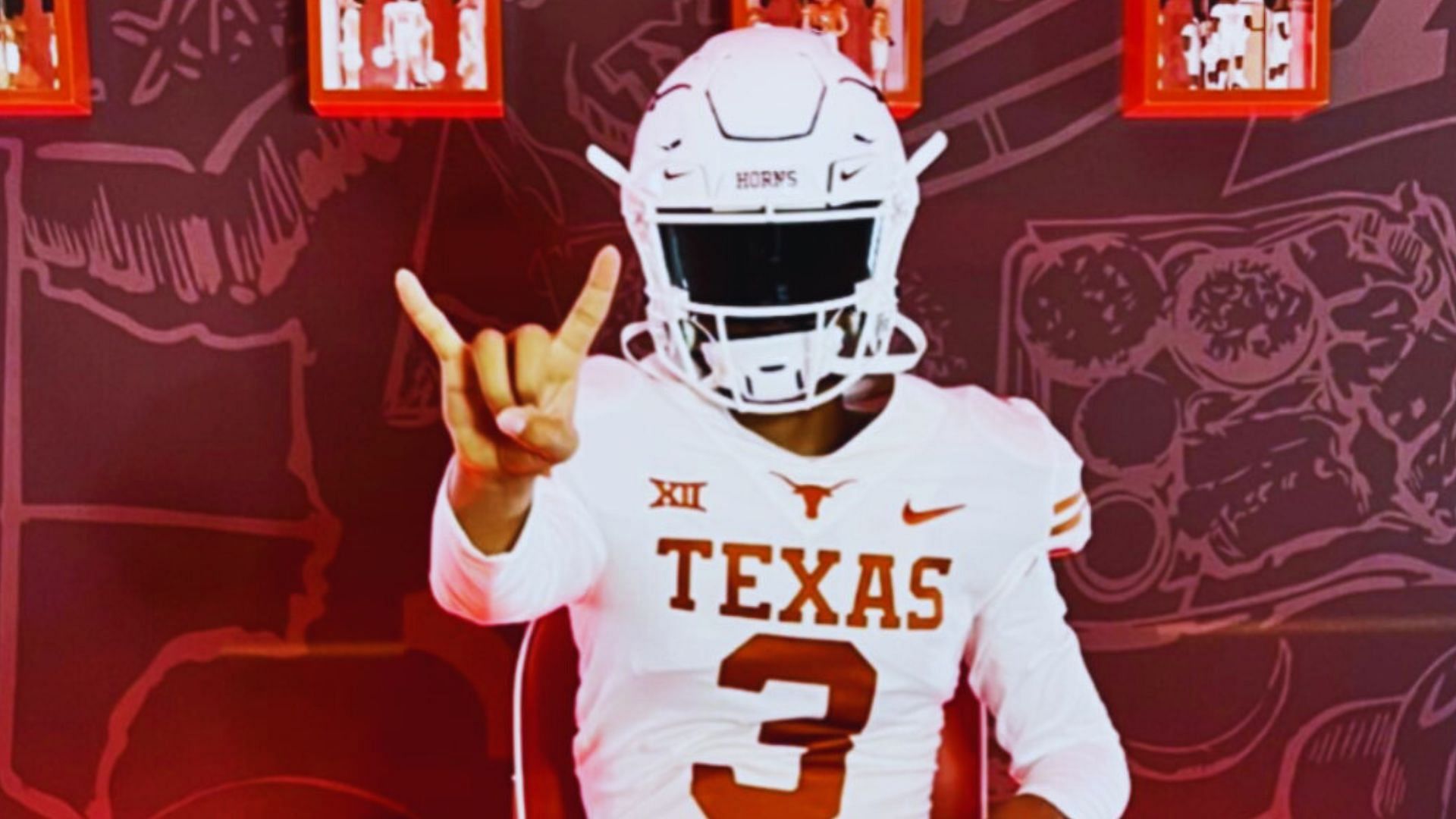 Dia Bell in Texas jersey (Credit- X/DiaBell3QB1)